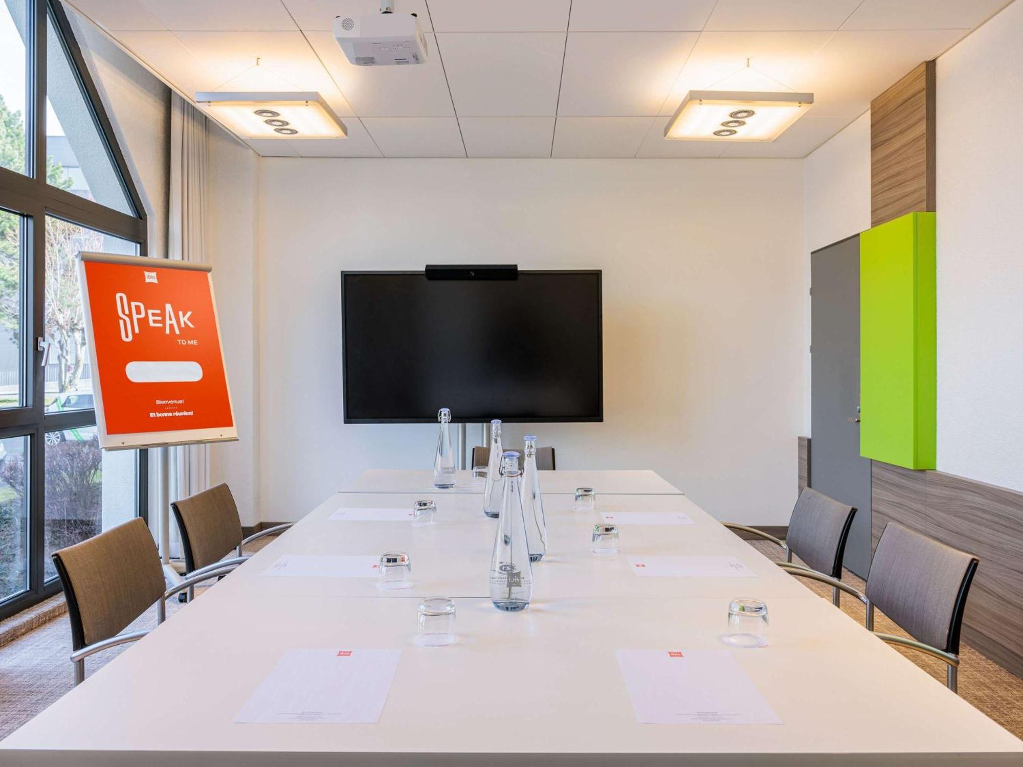 Ibis Lausanne Crissier Εξωτερικό φωτογραφία